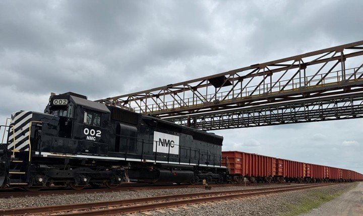 Bauxite rail transport